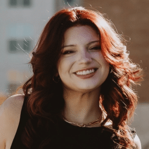 Lizzie Tomlin - Intern